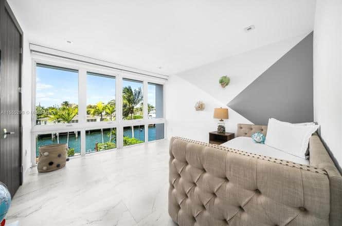 2381 Bayview Lane North Miami FL 33181