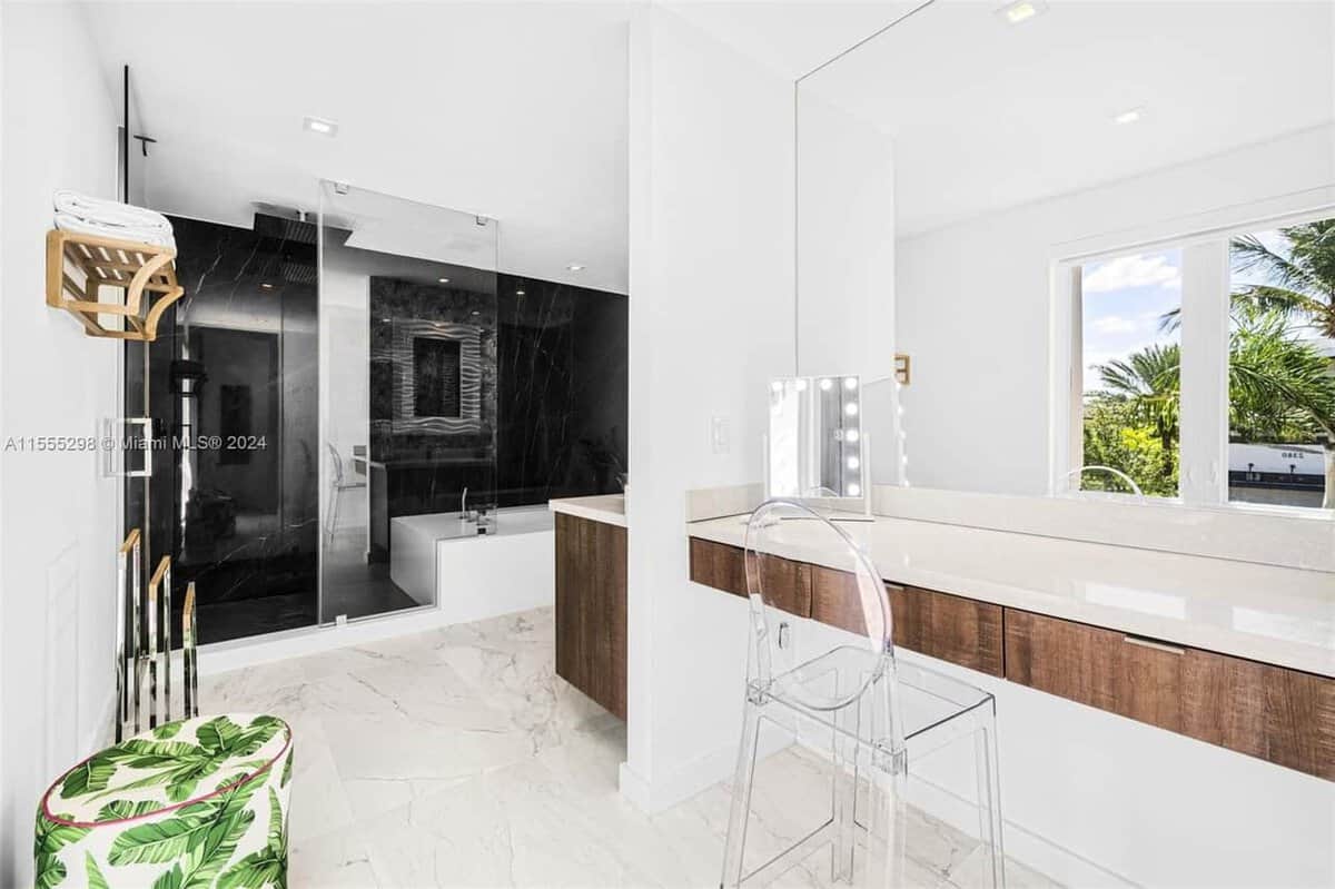 2381 Bayview Lane North Miami FL 33181