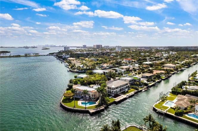 2381 Bayview Lane North Miami FL 33181