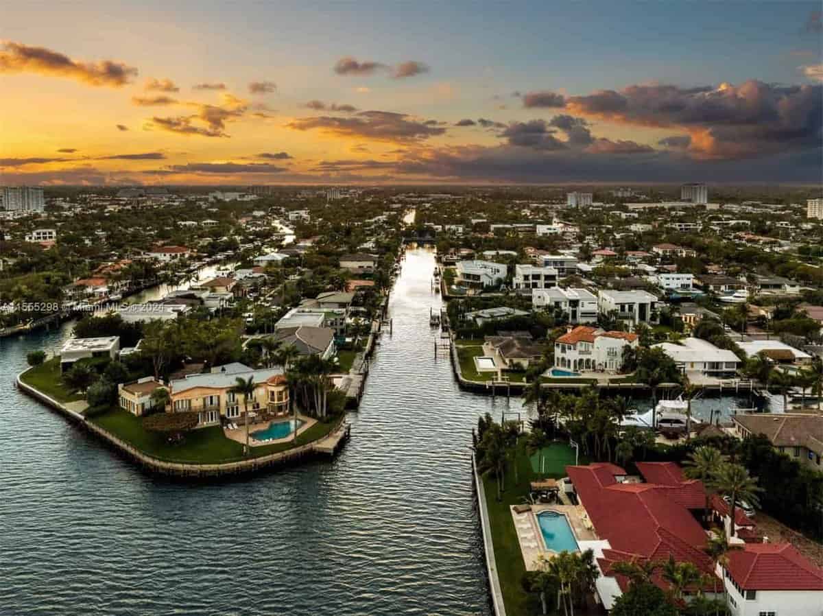 2381 Bayview Lane North Miami FL 33181