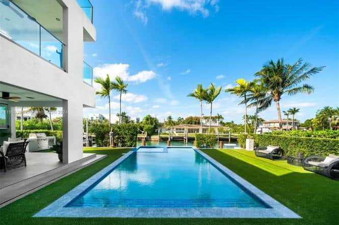 2381 Bayview Lane North Miami FL 33181