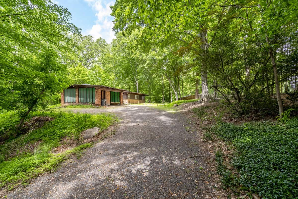 817 Clinton Place Mclean VA 22101