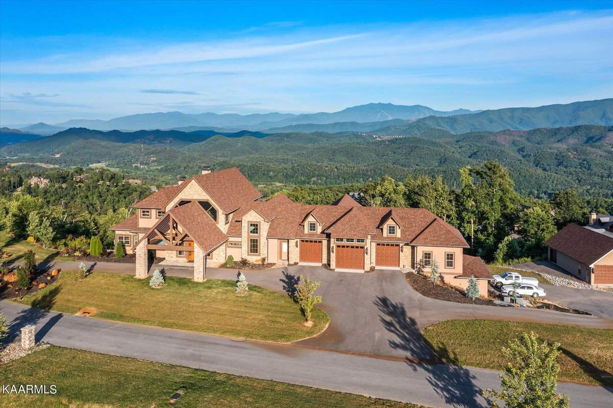 3035 Smoky Bluff Trail Sevierville TN 37862