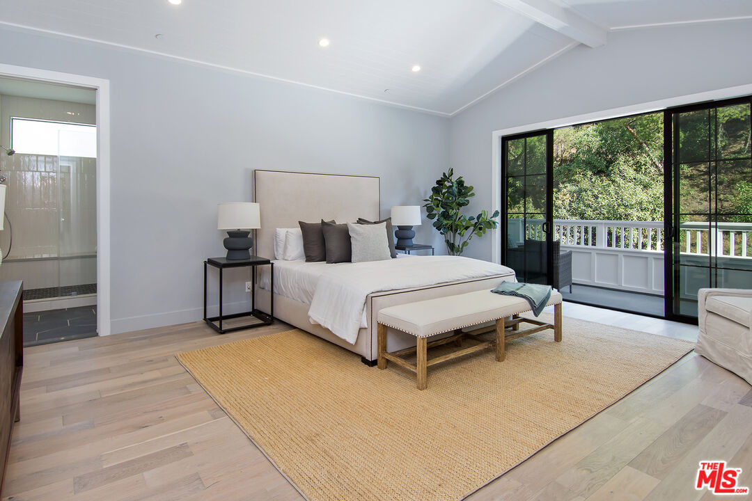 2054 Roscomare Road Los Angeles CA 90077