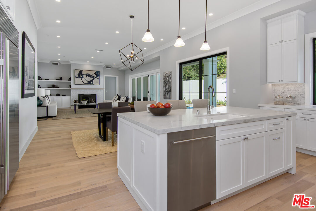 2054 Roscomare Road Los Angeles CA 90077