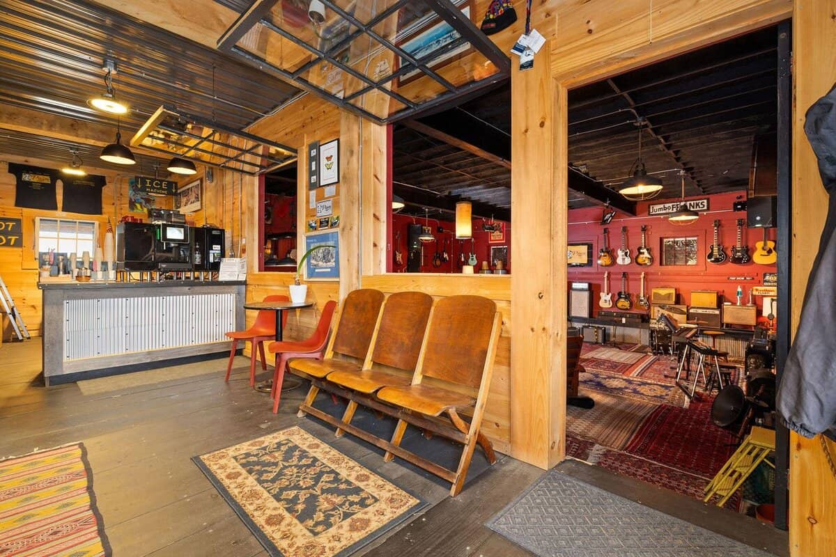 1502 NY-22 Essex NY 12936