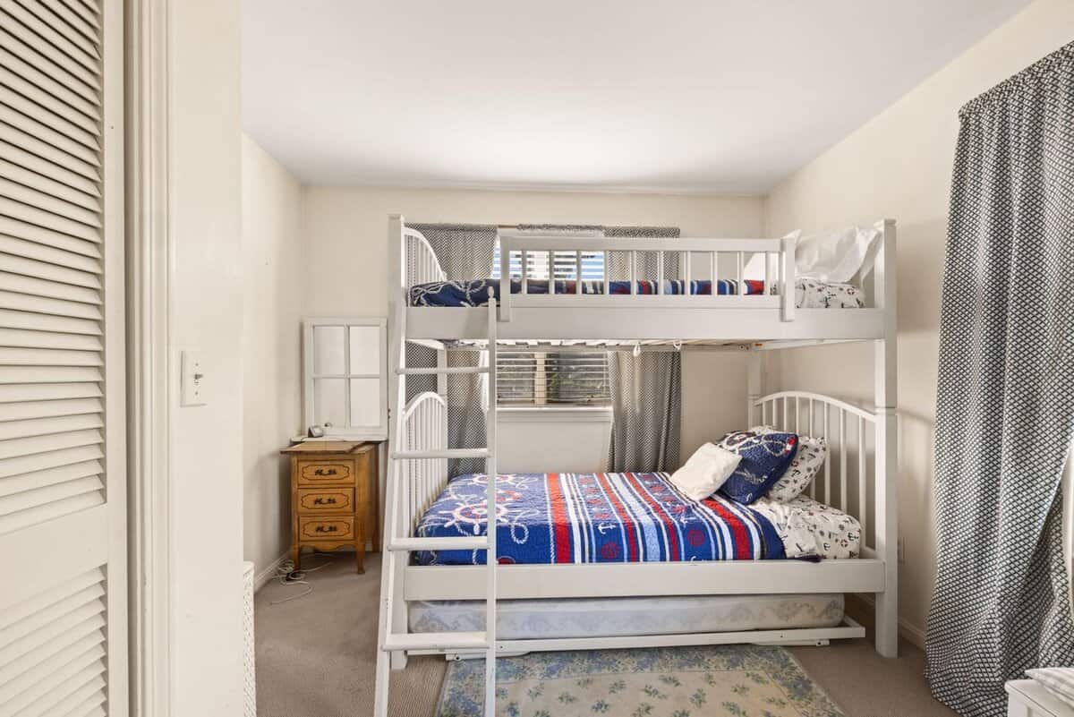 9 Weston Avenue Oak Bluffs MA 02568