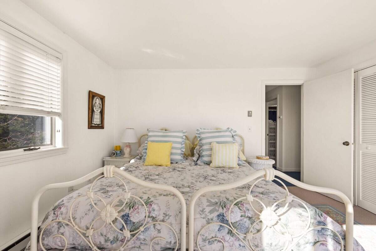 9 Weston Avenue Oak Bluffs MA 02568