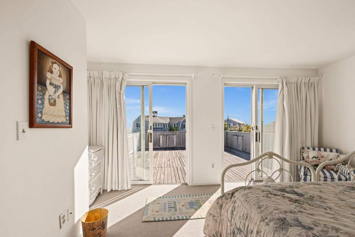 9 Weston Avenue Oak Bluffs MA 02568