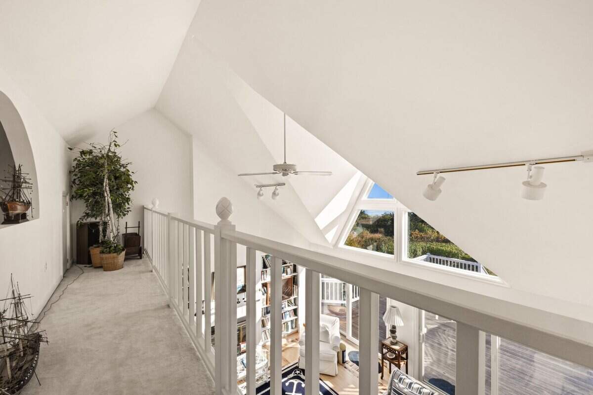 9 Weston Avenue Oak Bluffs MA 02568