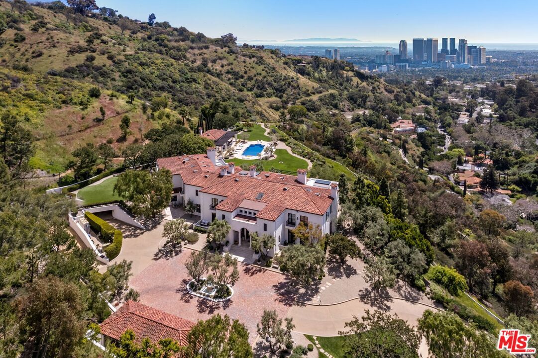 9904 Kip Drive Beverly Hills CA 90210