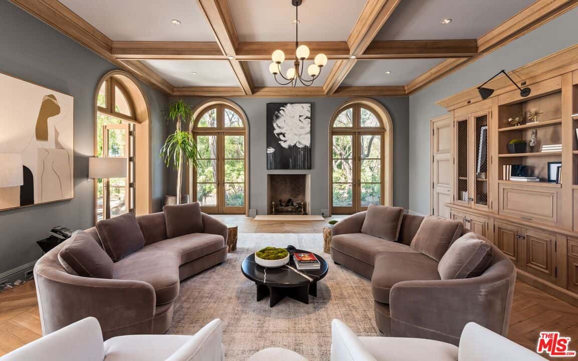 9904 Kip Drive Beverly Hills CA 90210