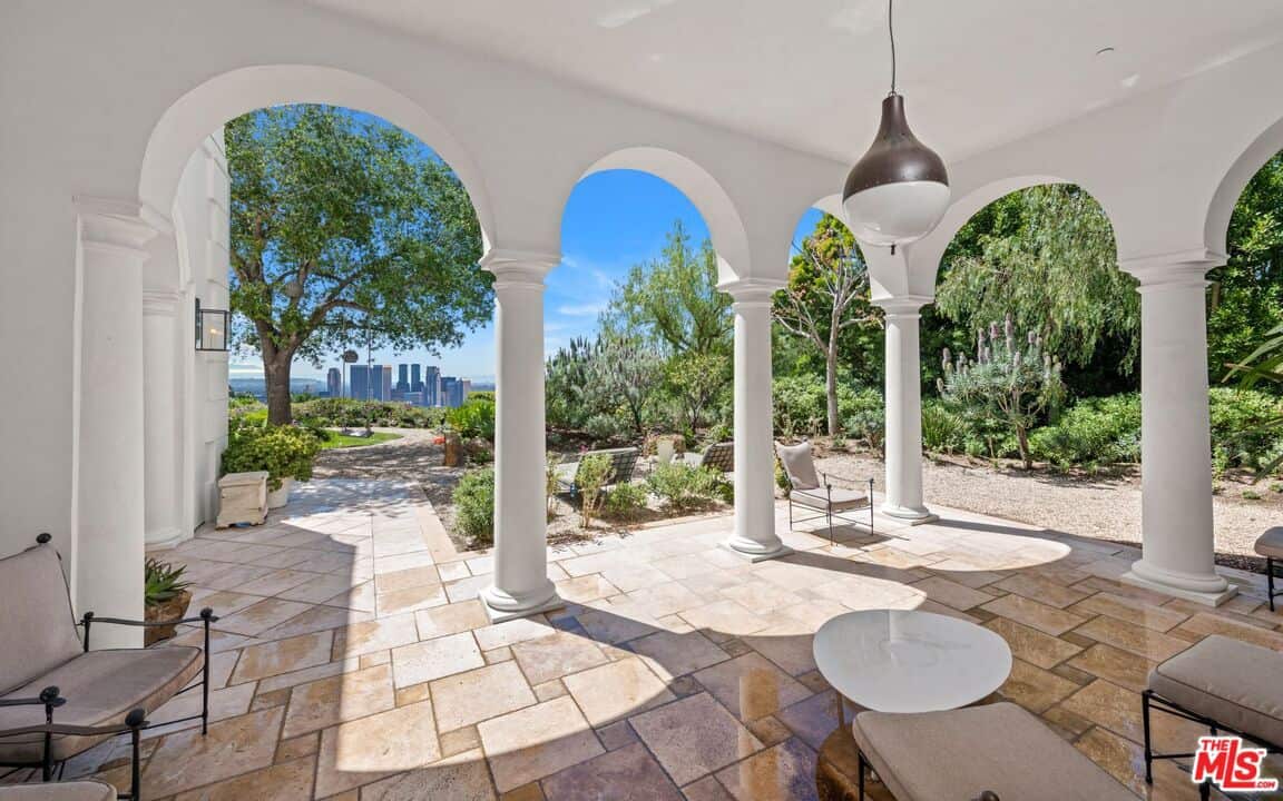 9904 Kip Drive Beverly Hills CA 90210