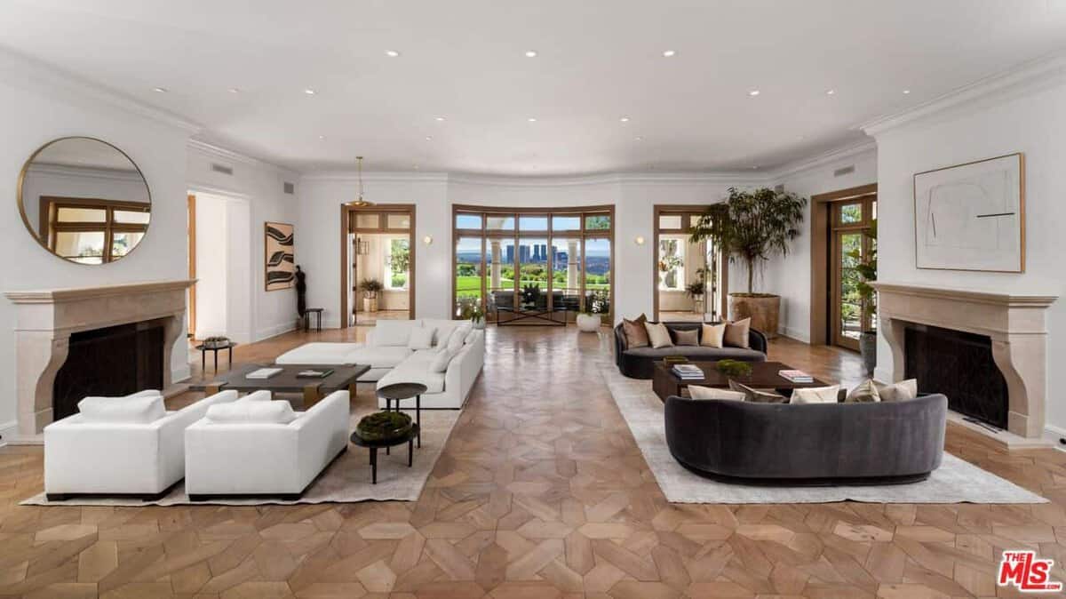 9904 Kip Drive Beverly Hills CA 90210