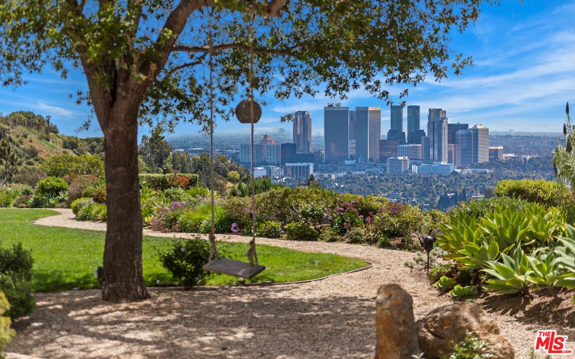 9904 Kip Drive Beverly Hills CA 90210