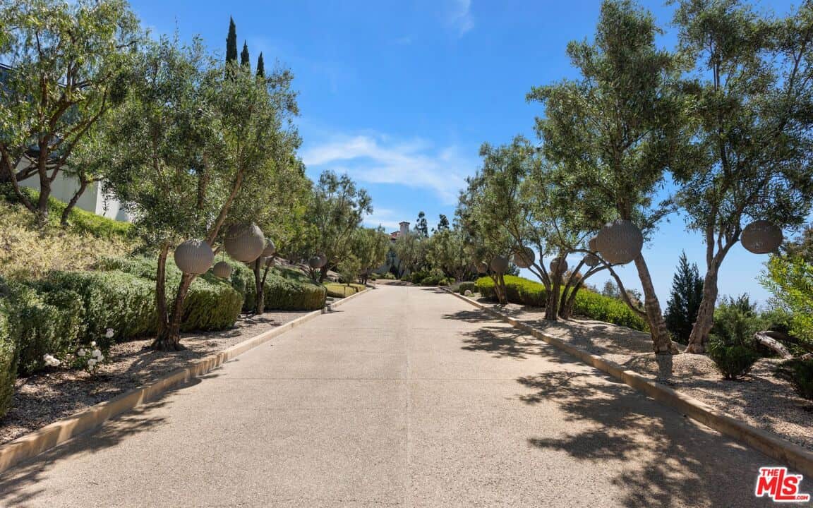 9904 Kip Drive Beverly Hills CA 90210