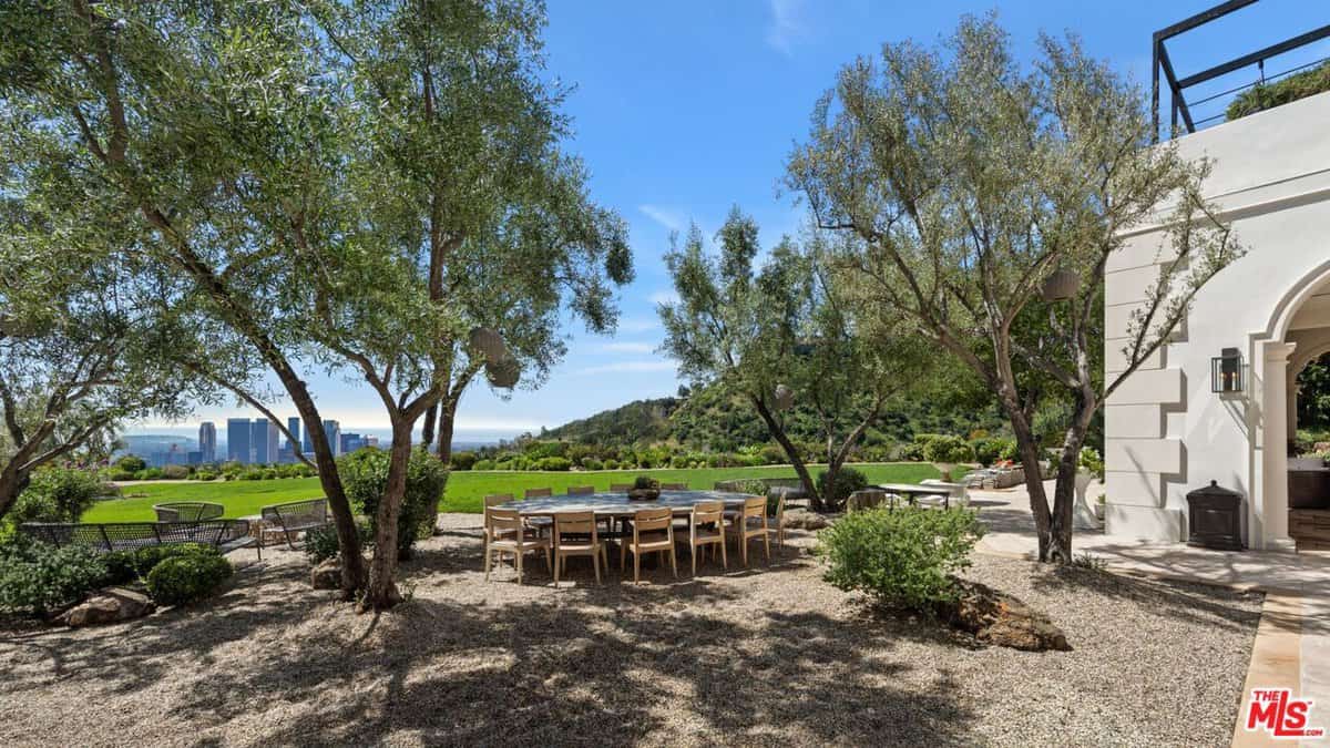 9904 Kip Drive Beverly Hills CA 90210