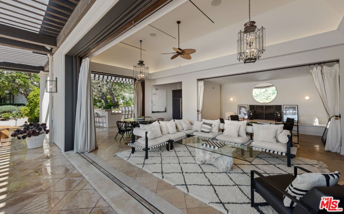 9904 Kip Drive Beverly Hills CA 90210