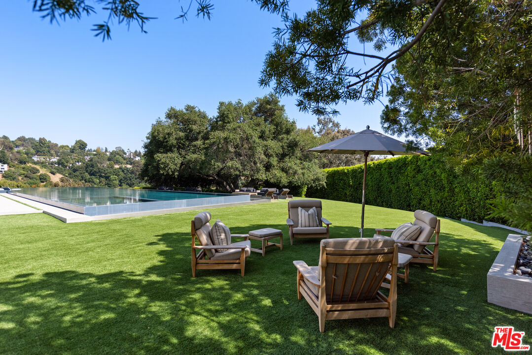 2571 Wallingford Drive Beverly Hills CA 90210