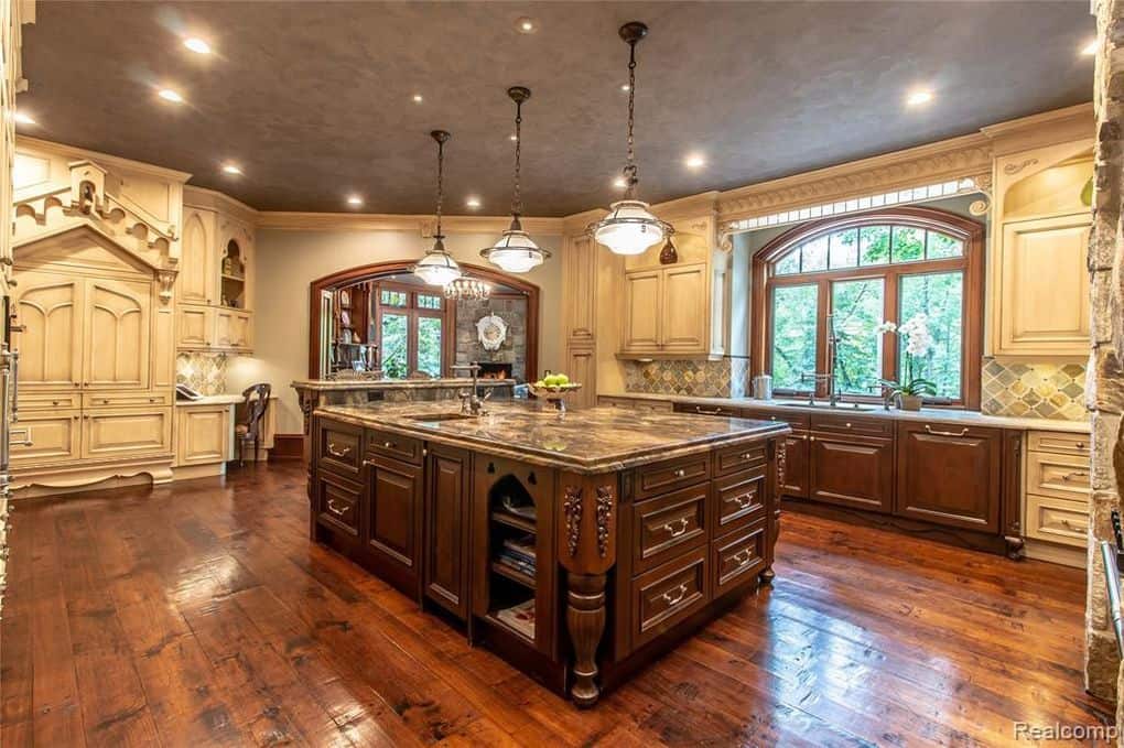 7420 Inner Circle Drive Bloomfield Township MI 48301