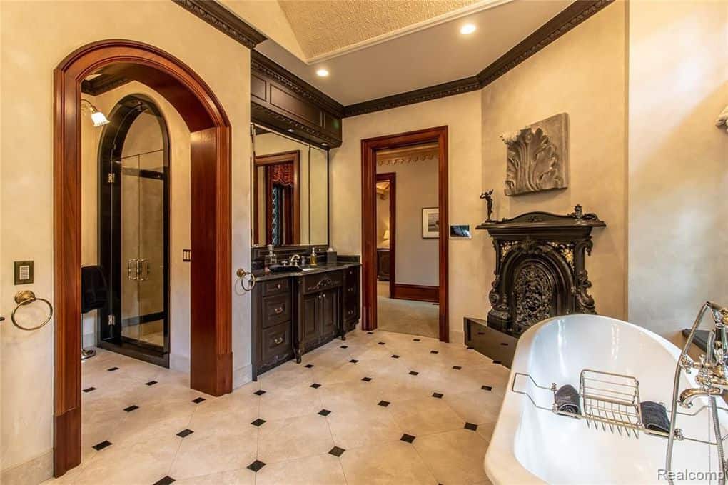 7420 Inner Circle Drive Bloomfield Township MI 48301