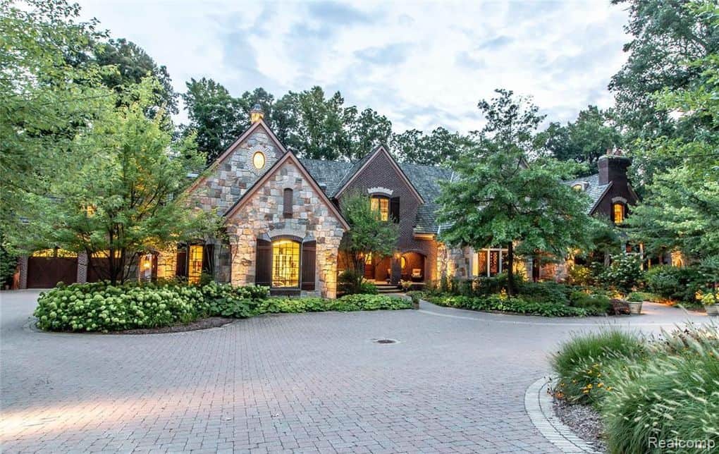7420 Inner Circle Drive Bloomfield Township MI 48301
