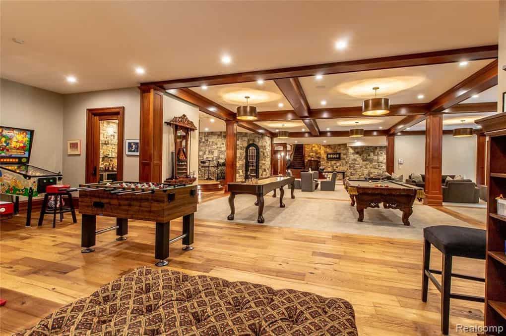 7420 Inner Circle Drive Bloomfield Township MI 48301