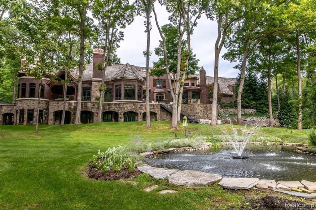 7420 Inner Circle Drive Bloomfield Township MI 48301