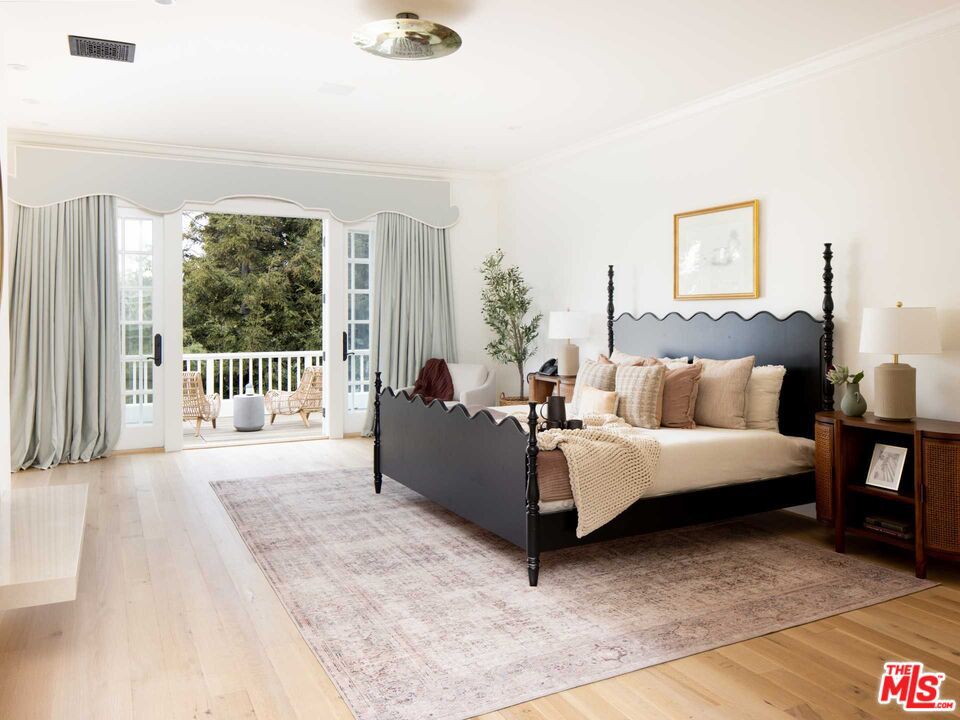 555 N Tigertail Road Los Angeles CA 90049