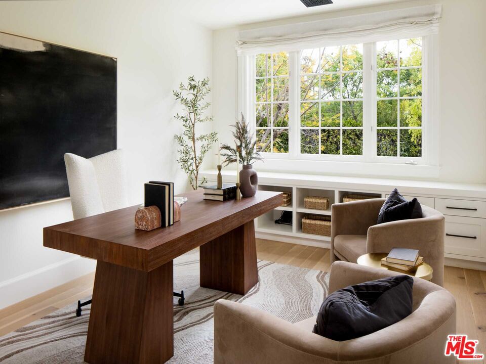 555 N Tigertail Road Los Angeles CA 90049