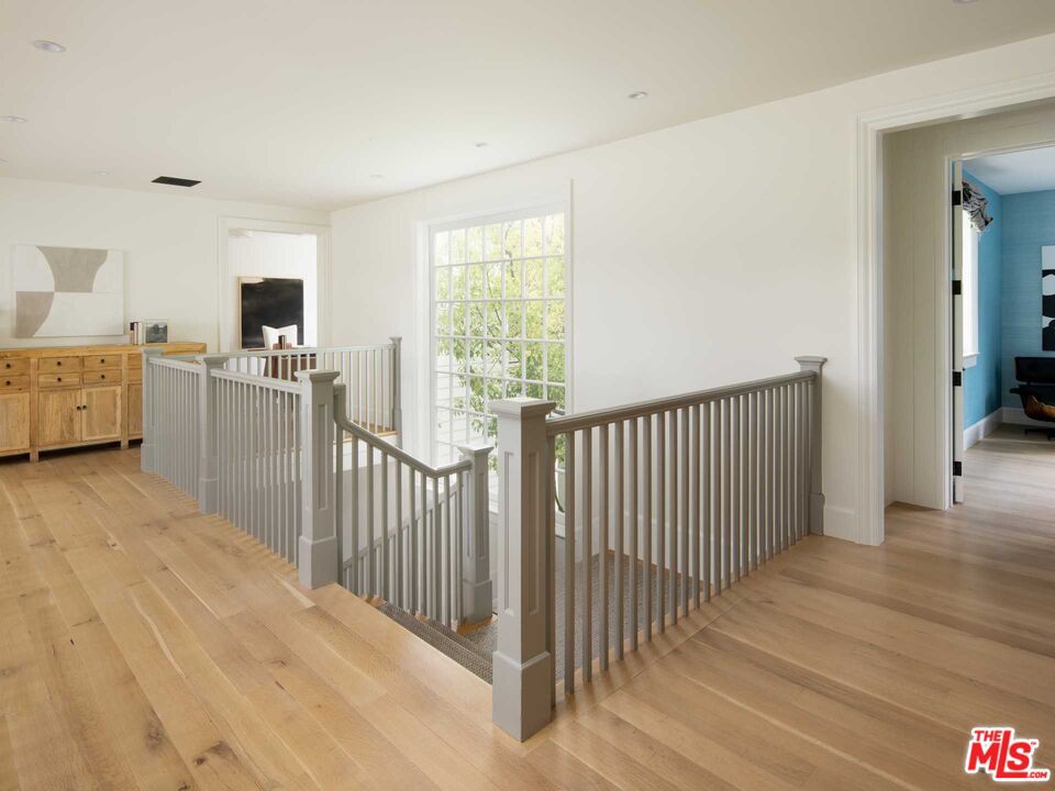 555 N Tigertail Road Los Angeles CA 90049