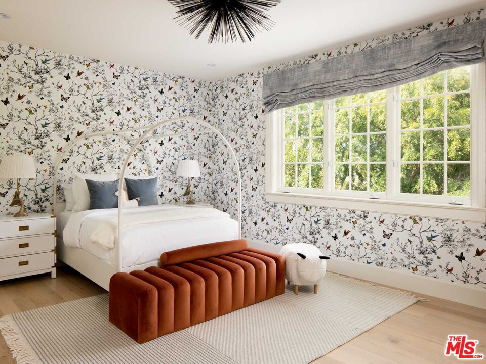 555 N Tigertail Road Los Angeles CA 90049