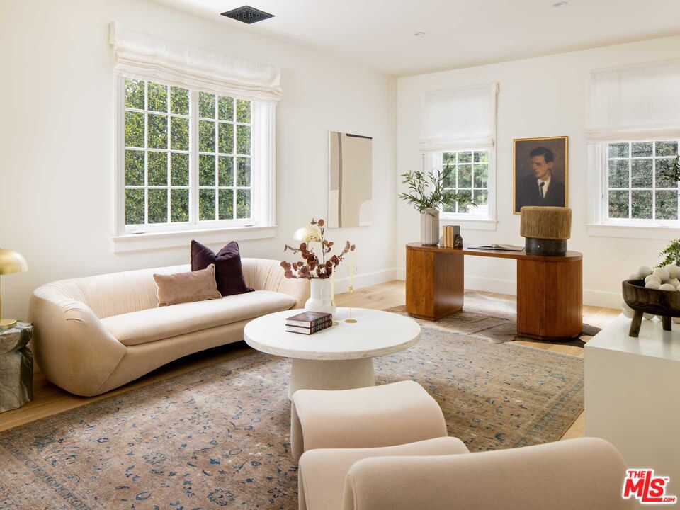 555 N Tigertail Road Los Angeles CA 90049