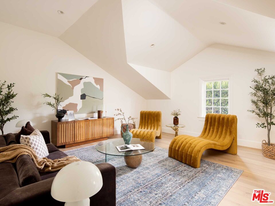 555 N Tigertail Road Los Angeles CA 90049