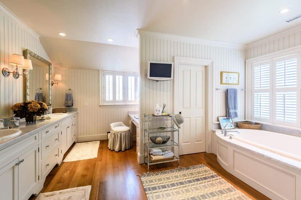 103 Main Street Vineyard Haven MA 02568