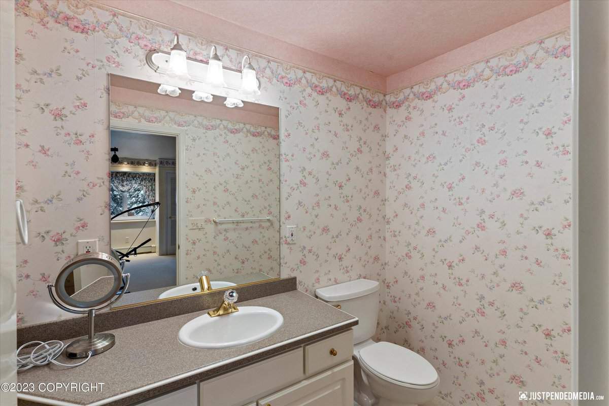 3327 Illiamna Avenue Anchorage AK 99517