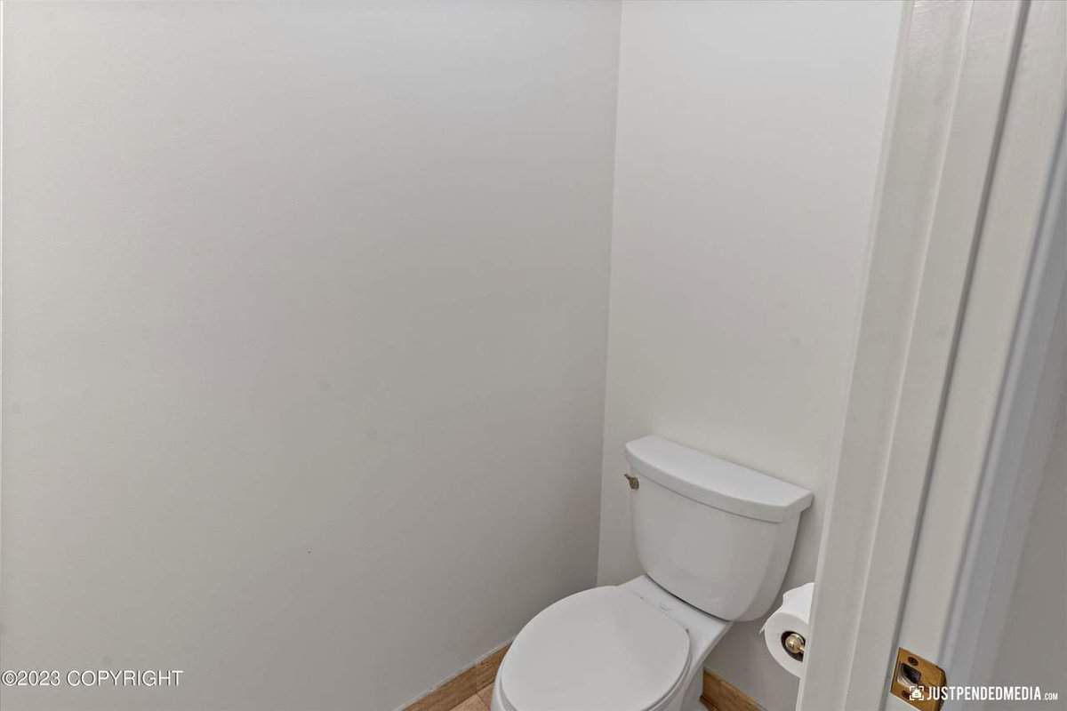 3327 Illiamna Avenue Anchorage AK 99517