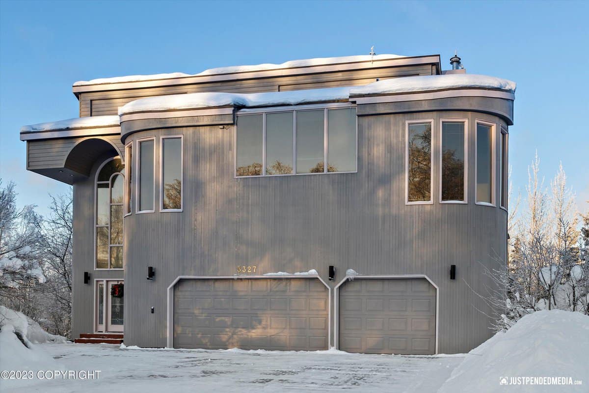 3327 Illiamna Avenue Anchorage AK 99517