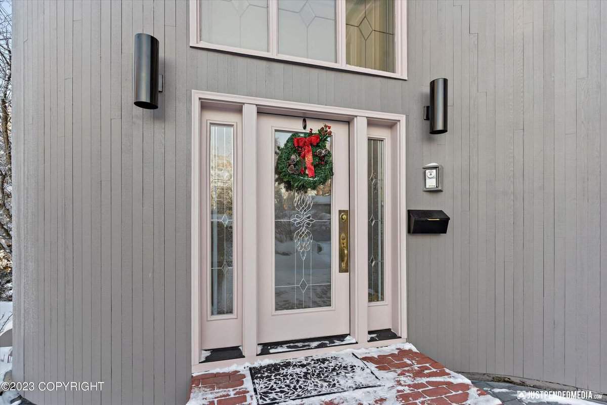 3327 Illiamna Avenue Anchorage AK 99517