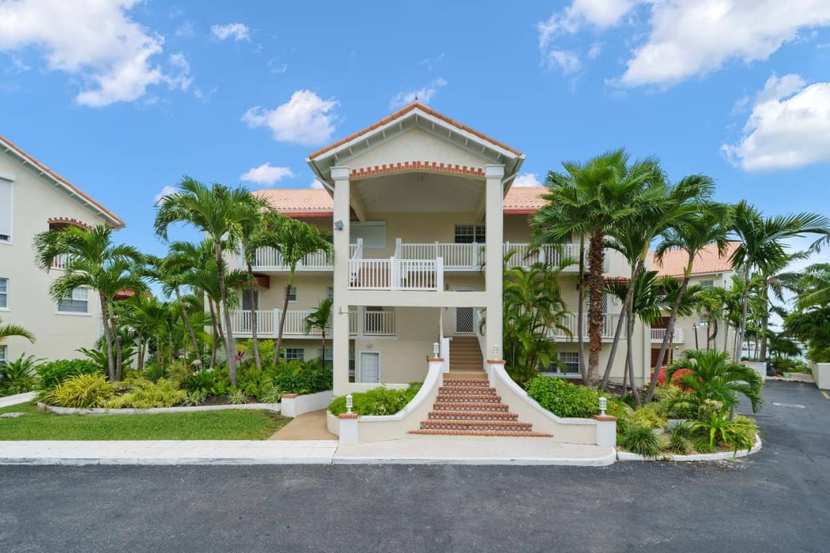 New Providence Paradise Island BS,