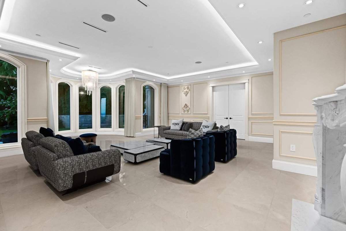 1367 Chartwell Drive West Vancouver BC V7S 2R4