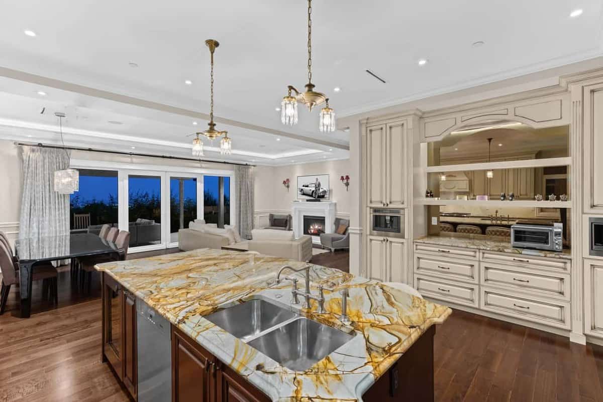 1367 Chartwell Drive West Vancouver BC V7S 2R4