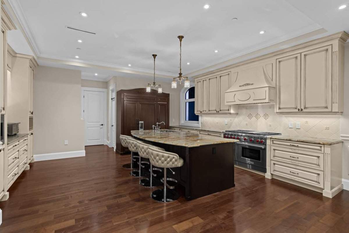 1367 Chartwell Drive West Vancouver BC V7S 2R4