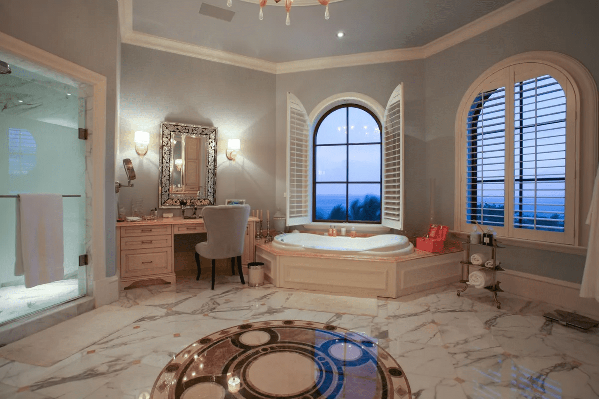 560 South Sound Road Grand Cayman KY