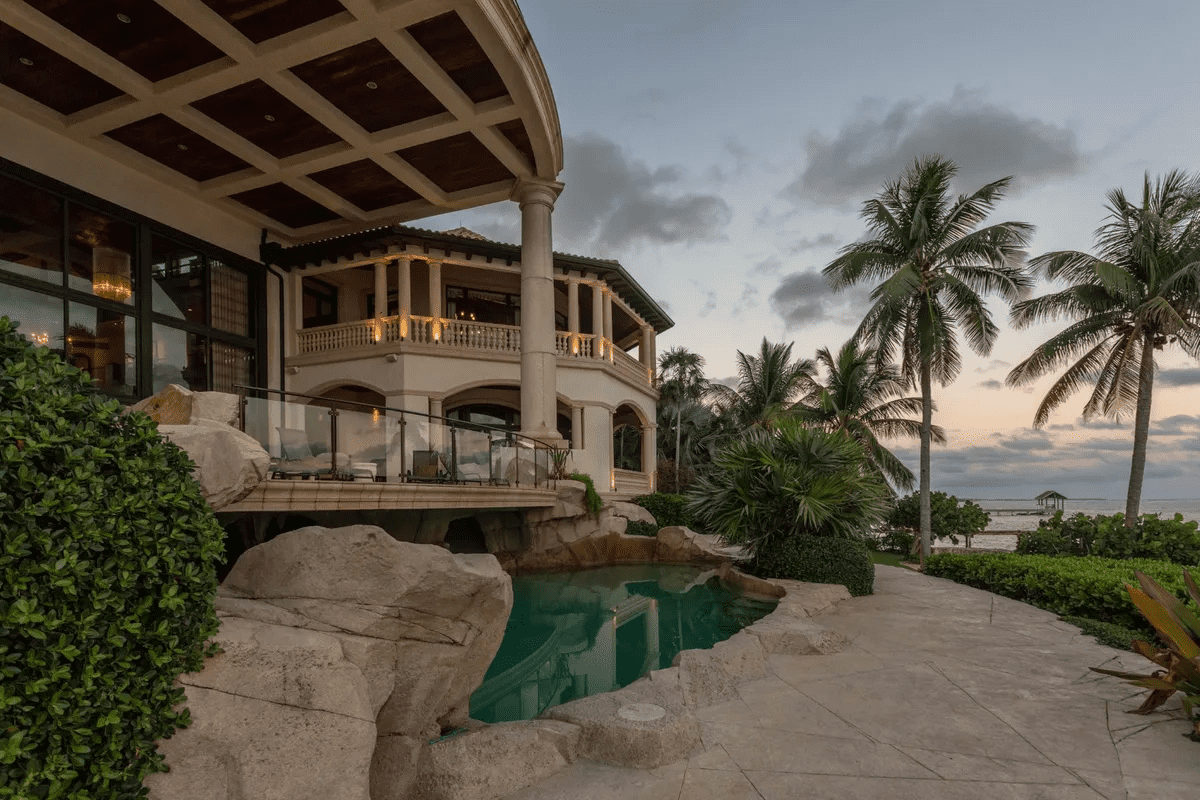 560 South Sound Road Grand Cayman KY