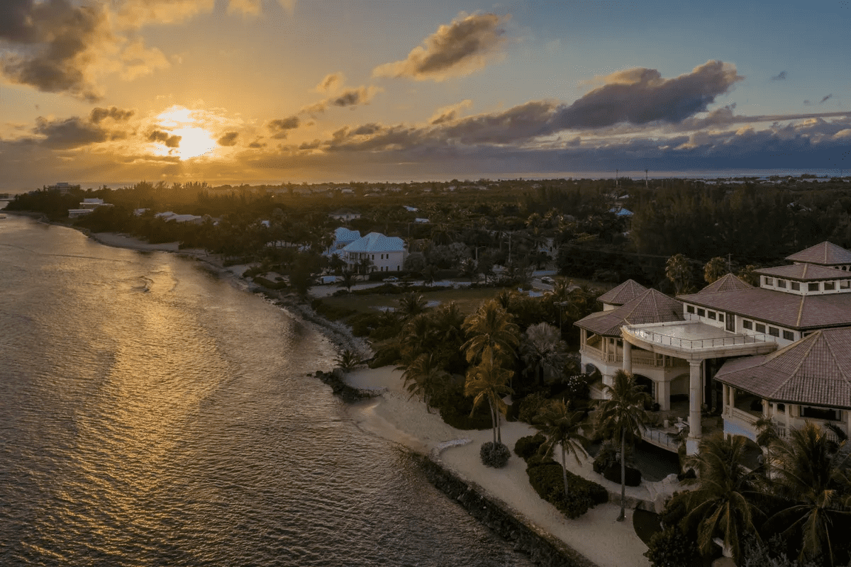 560 South Sound Road Grand Cayman KY