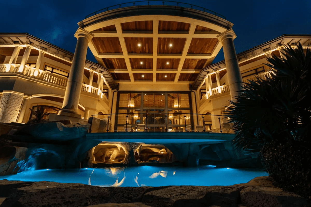 560 South Sound Road Grand Cayman KY