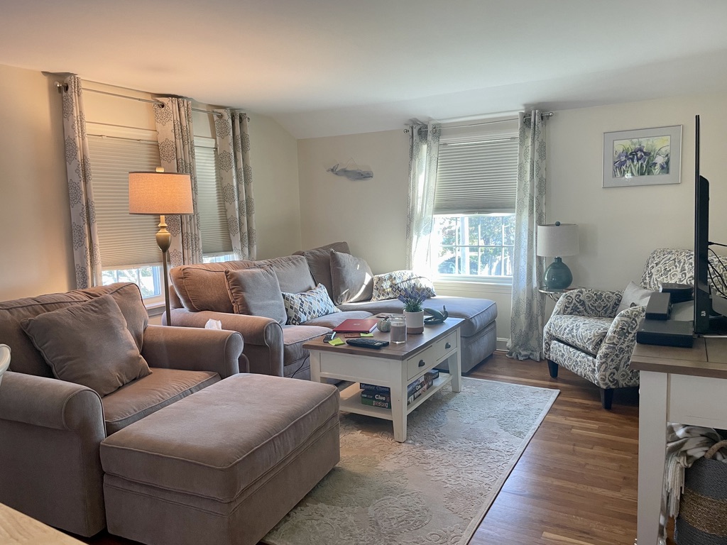 Hyannis MA 02601