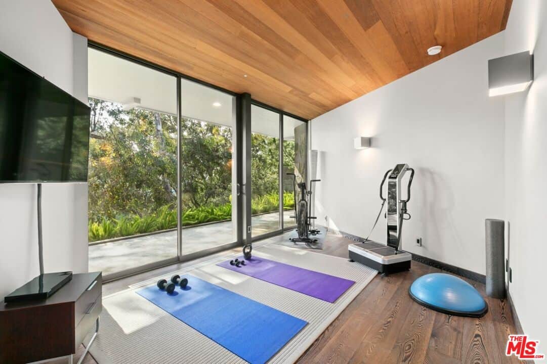 15216 Antelo Place Los Angeles CA 90077