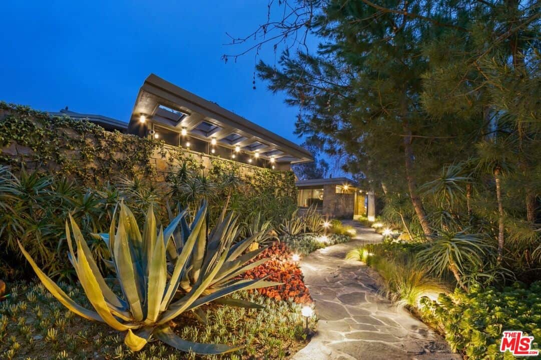 15216 Antelo Place Los Angeles CA 90077
